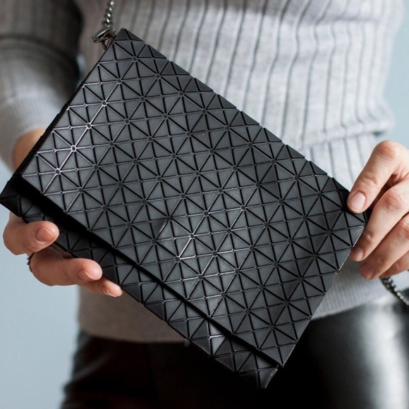 “Dangerous Spy” (Black) - Picture 2 of 5